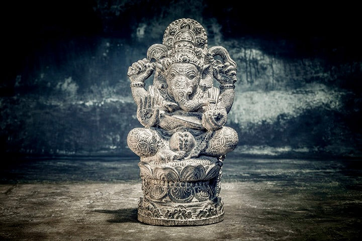 Lord Ganesha op een lotusblad en voetstuk 54cm