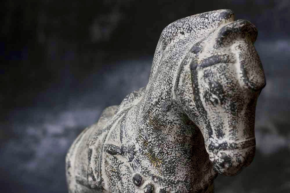 Paardenbeeld op standaard 38cm