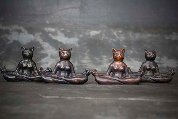Kat in Yoga Positie 19cm