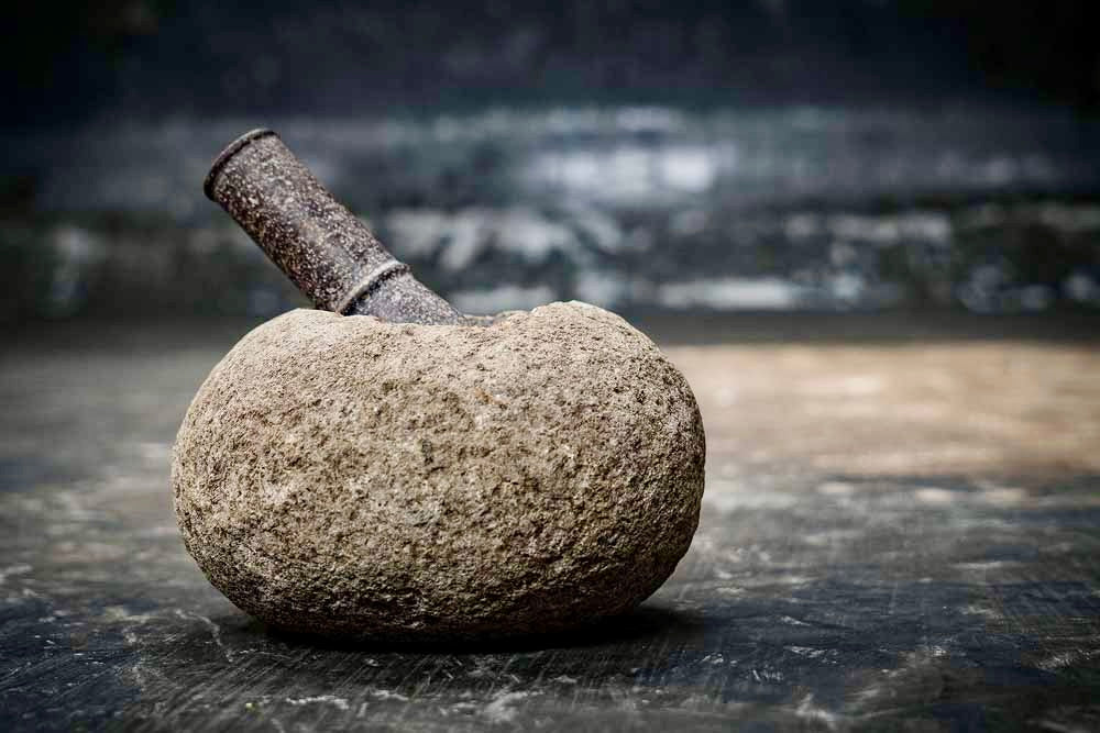 Kruiden vermaler uit massief riviersteen 11cm