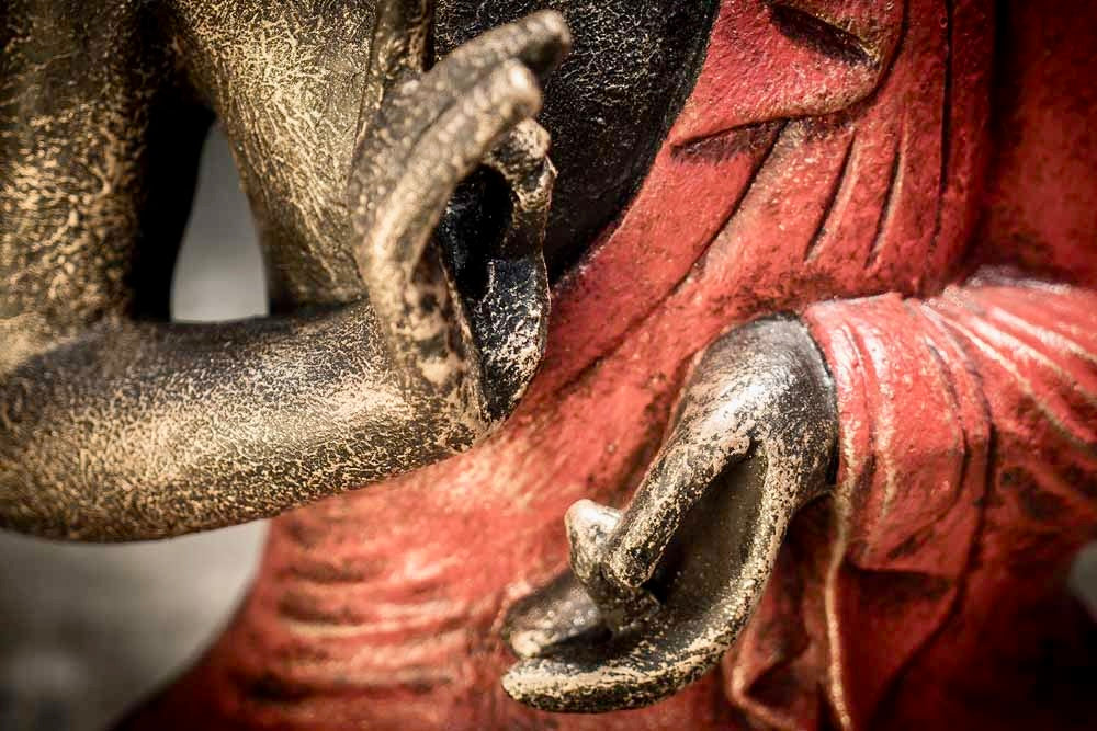 Jeudige Boeddha in Lotushouding 42cm