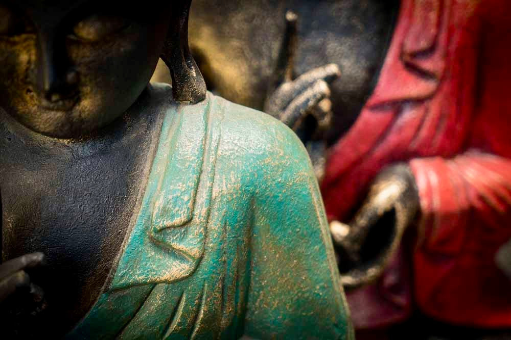 Jeudige Boeddha in Lotushouding 42cm