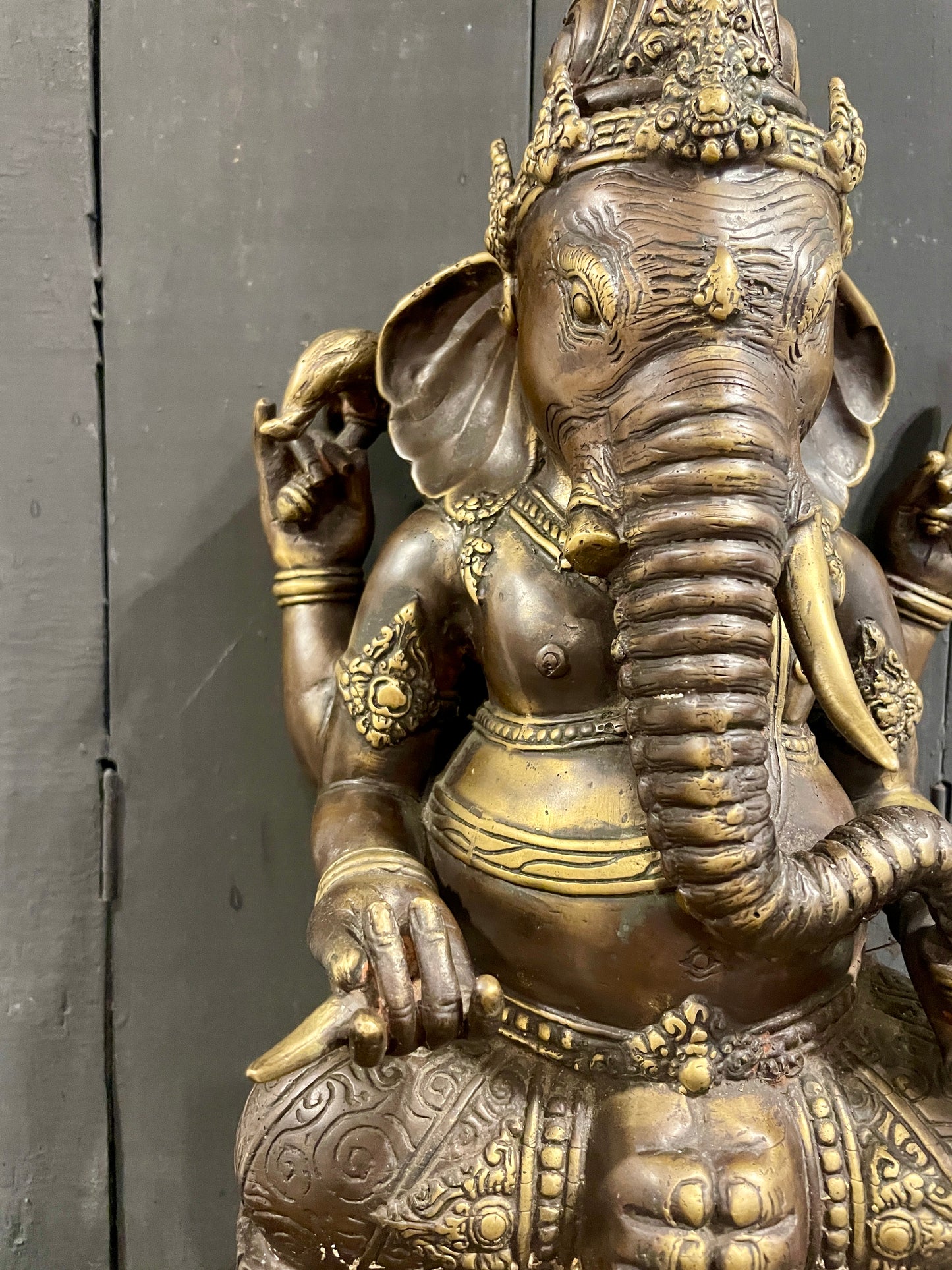 Zeer exclusief Lord Ganesha met Barong - Brons 39cm