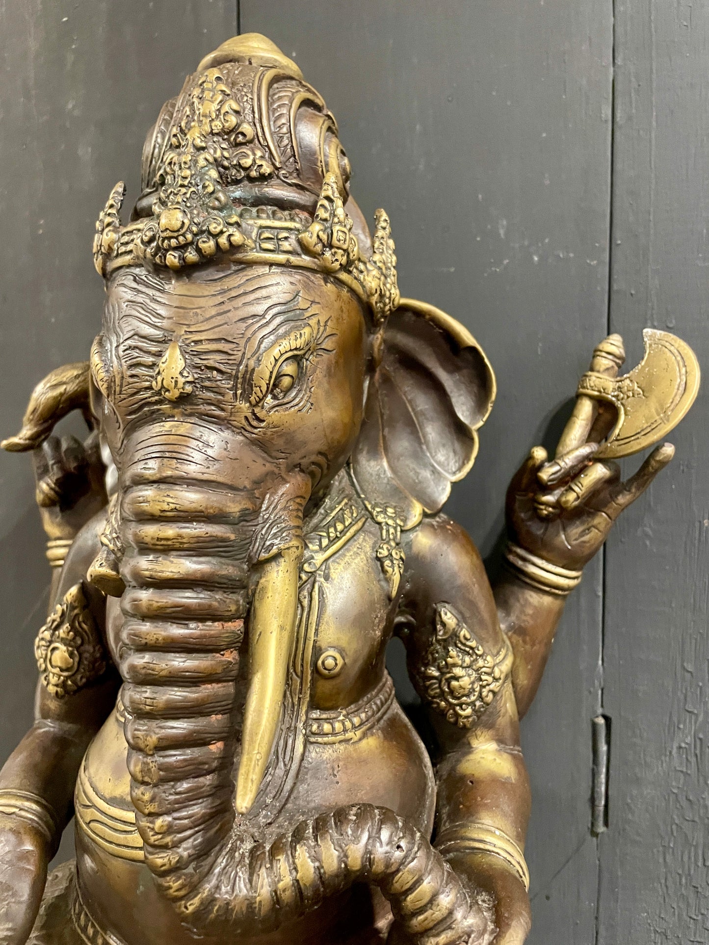 Zeer exclusief Lord Ganesha met Barong - Brons 39cm