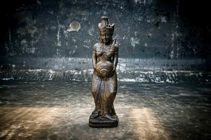 Sculptuur van de Hindu Godin Devi Sri Lakshmi Fontein 100cm