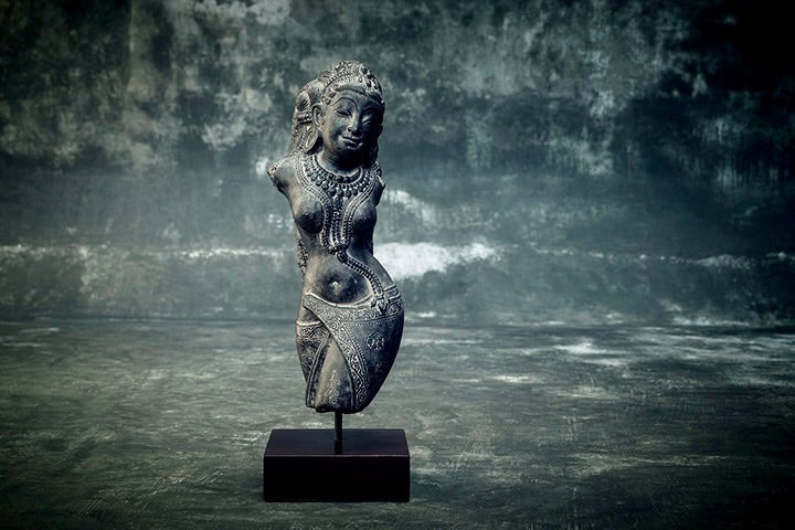 Hindu Vrouwelijke Torso op standaard 64cm