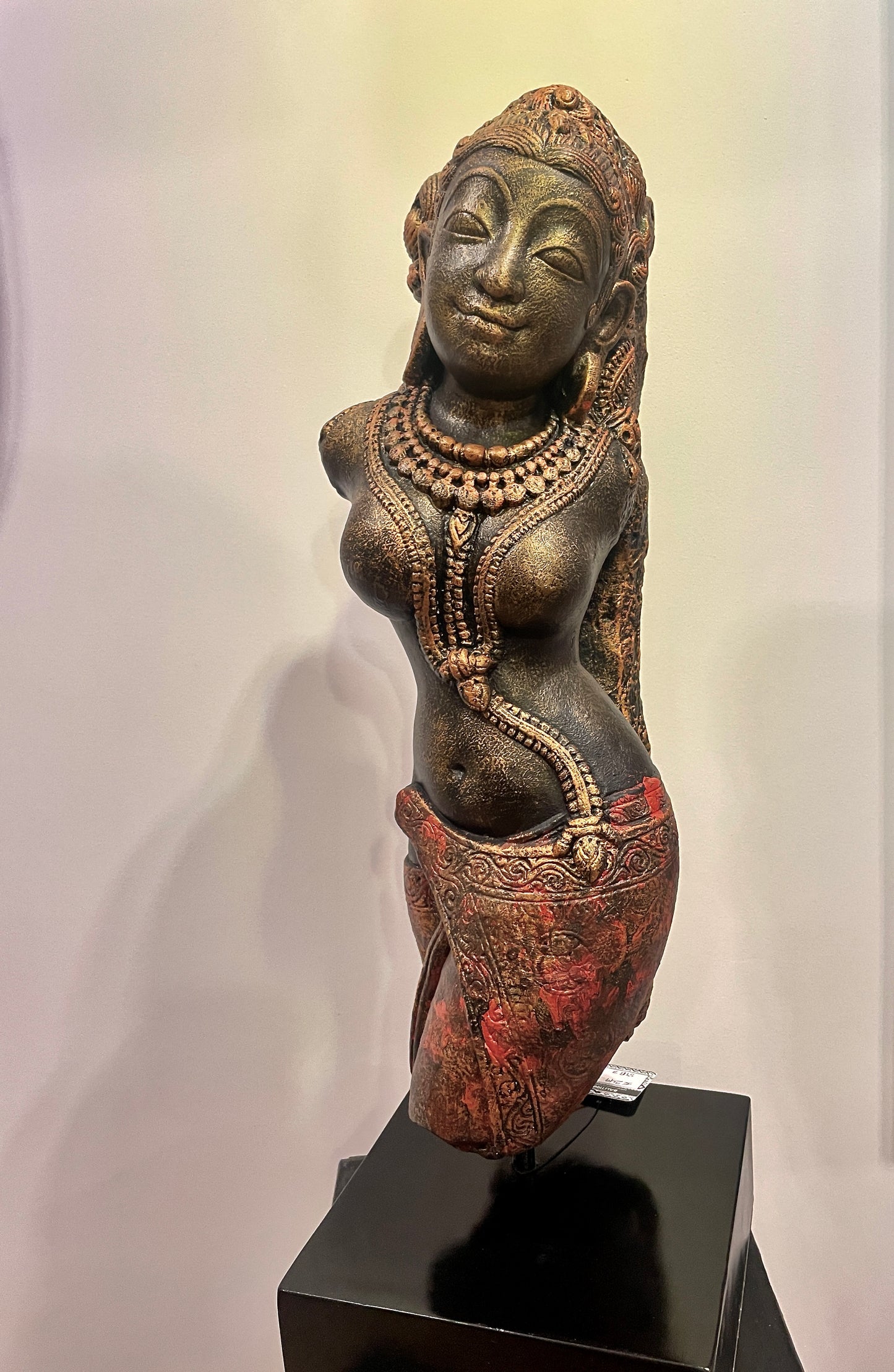 Hindu Vrouwelijke Torso op standaard 64cm